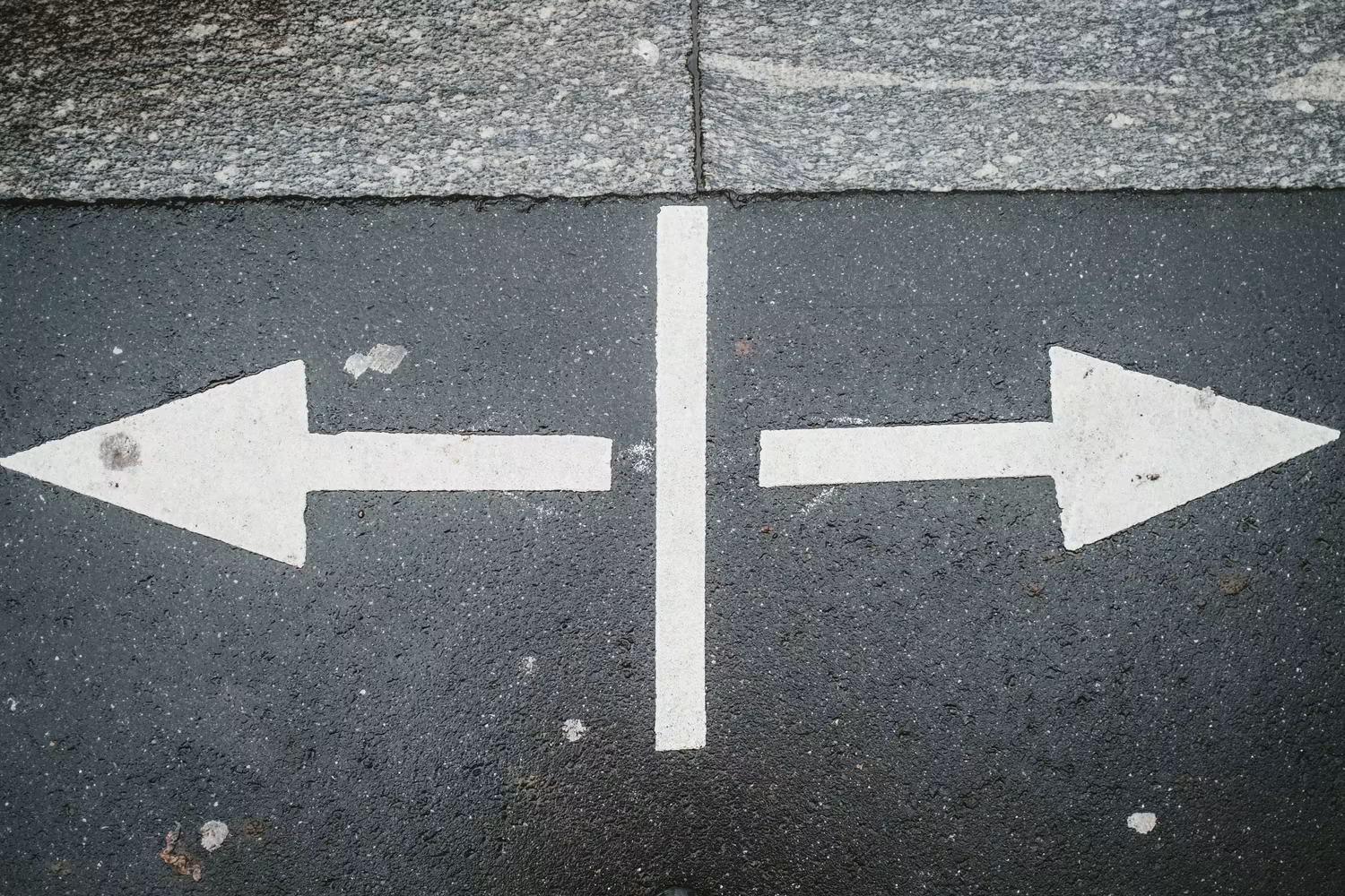 split, arrows. (Claudio Schwarz/Unsplash)