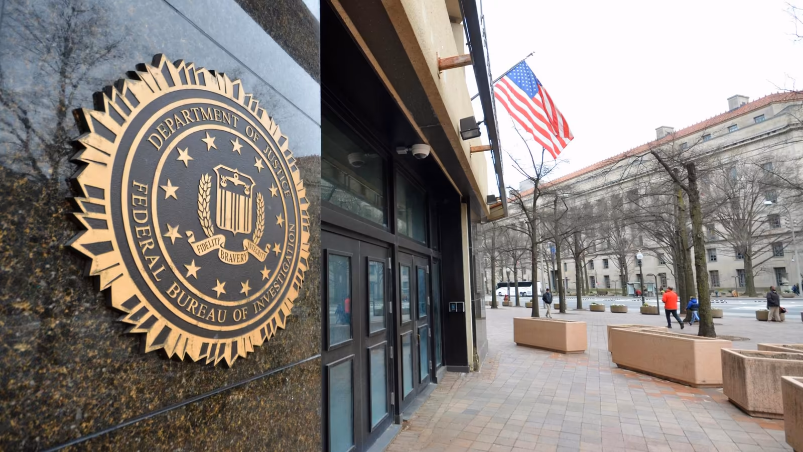 Đặc vụ FBI đánh cắp tiền điện tử 1 triệu USD bị bắt giữ